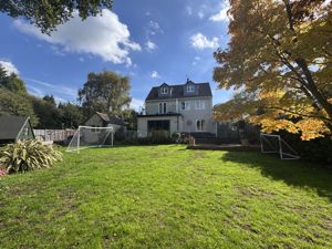 Rear- click for photo gallery